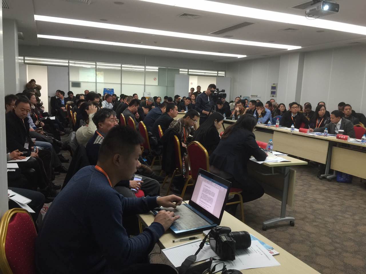 83004142330185560.jpg 红桃视频