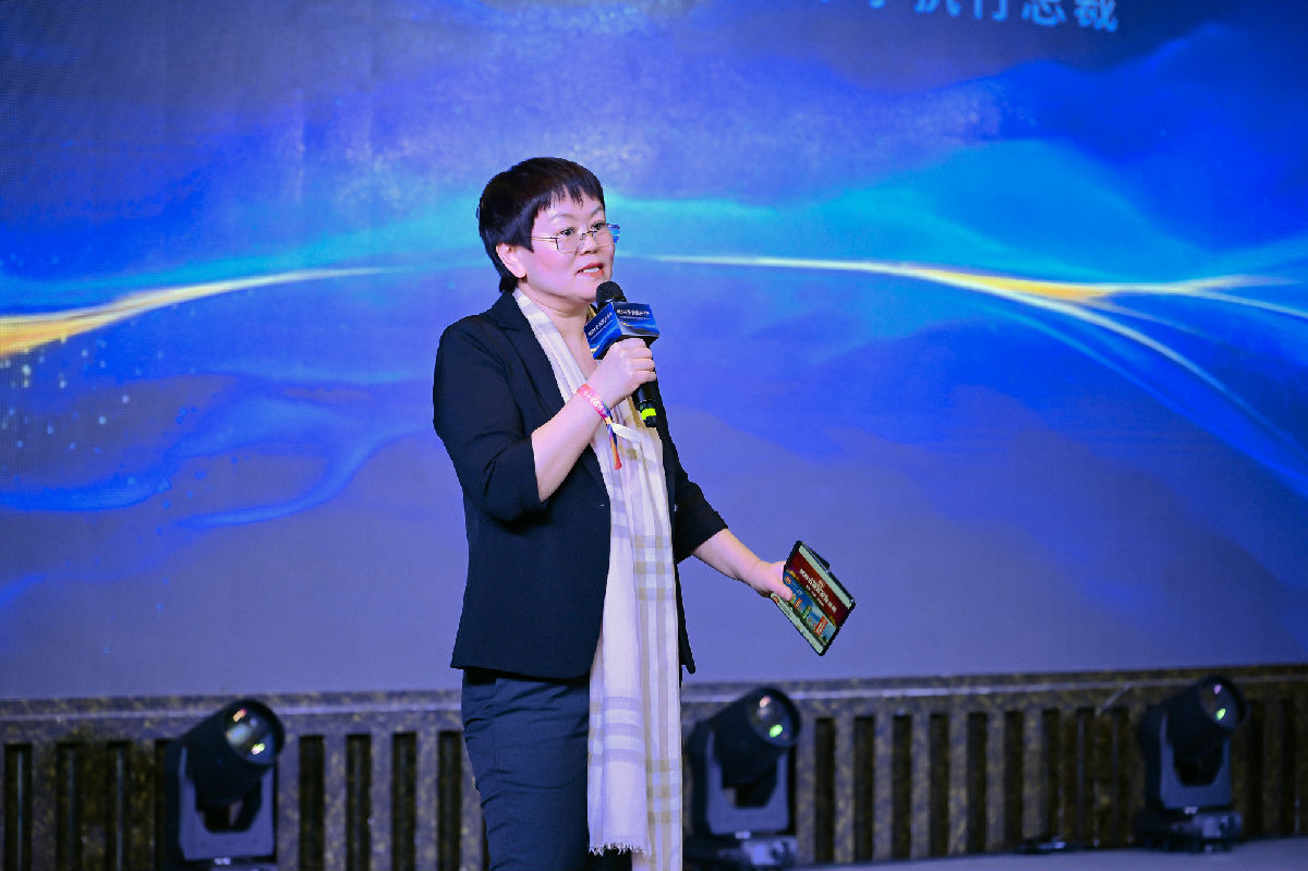 李凤媛.jpg 红桃视频